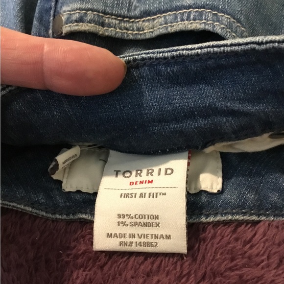 NWT Torrid Vintage High Rise Jean Shorts -Size 12 - Picture 6 of 11